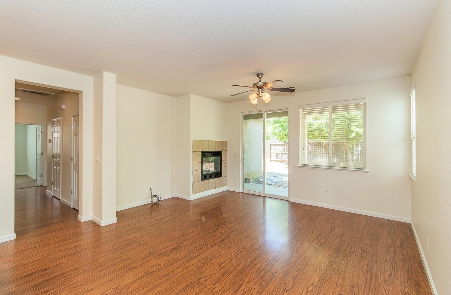 2207 Sheldon Court Reedley, CA 93654 - Photo 7 of 25 Gallery Image 7