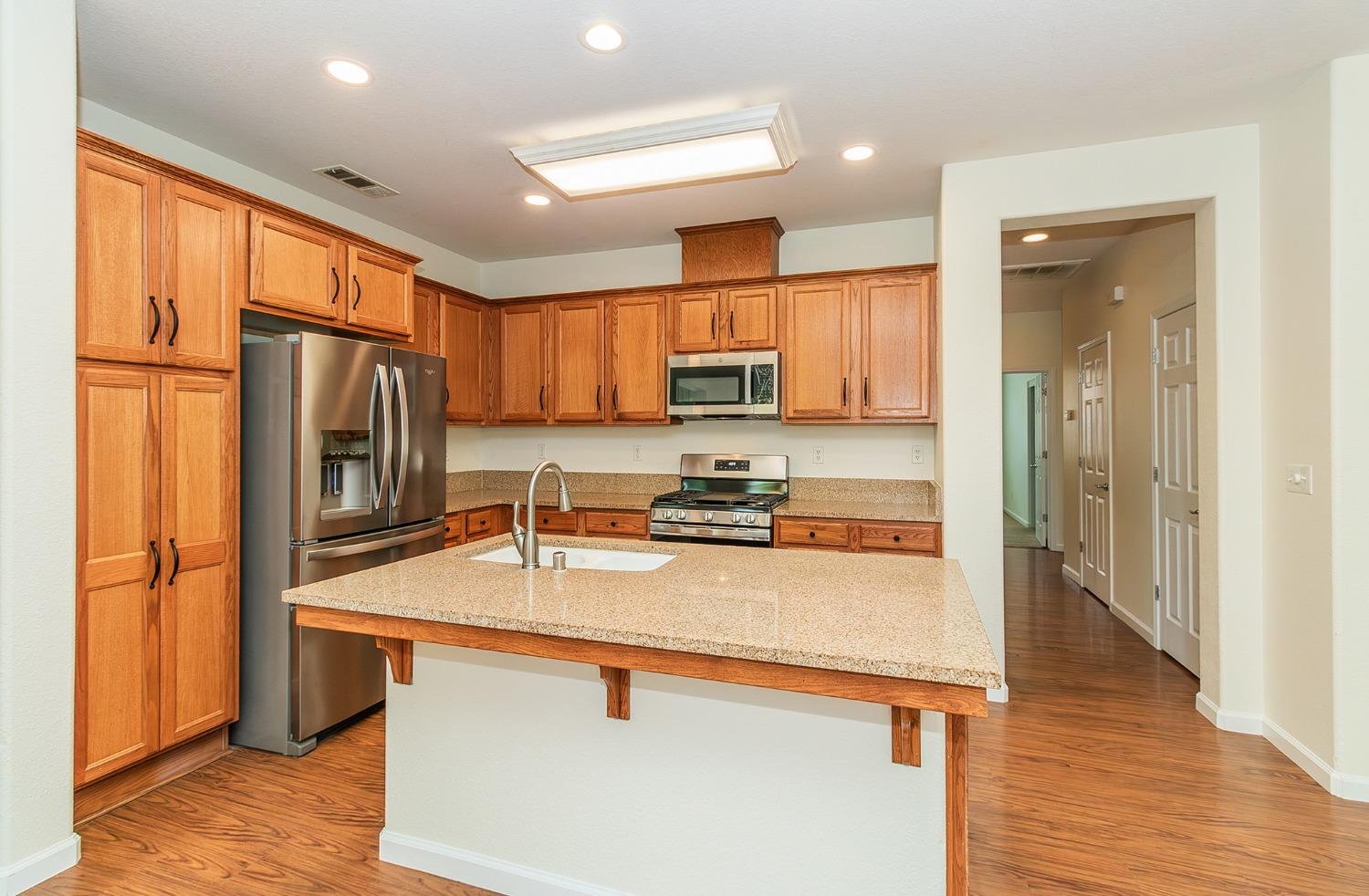 2207 Sheldon Court Reedley, CA 93654 - Photo 9 of 25 Gallery Image 9