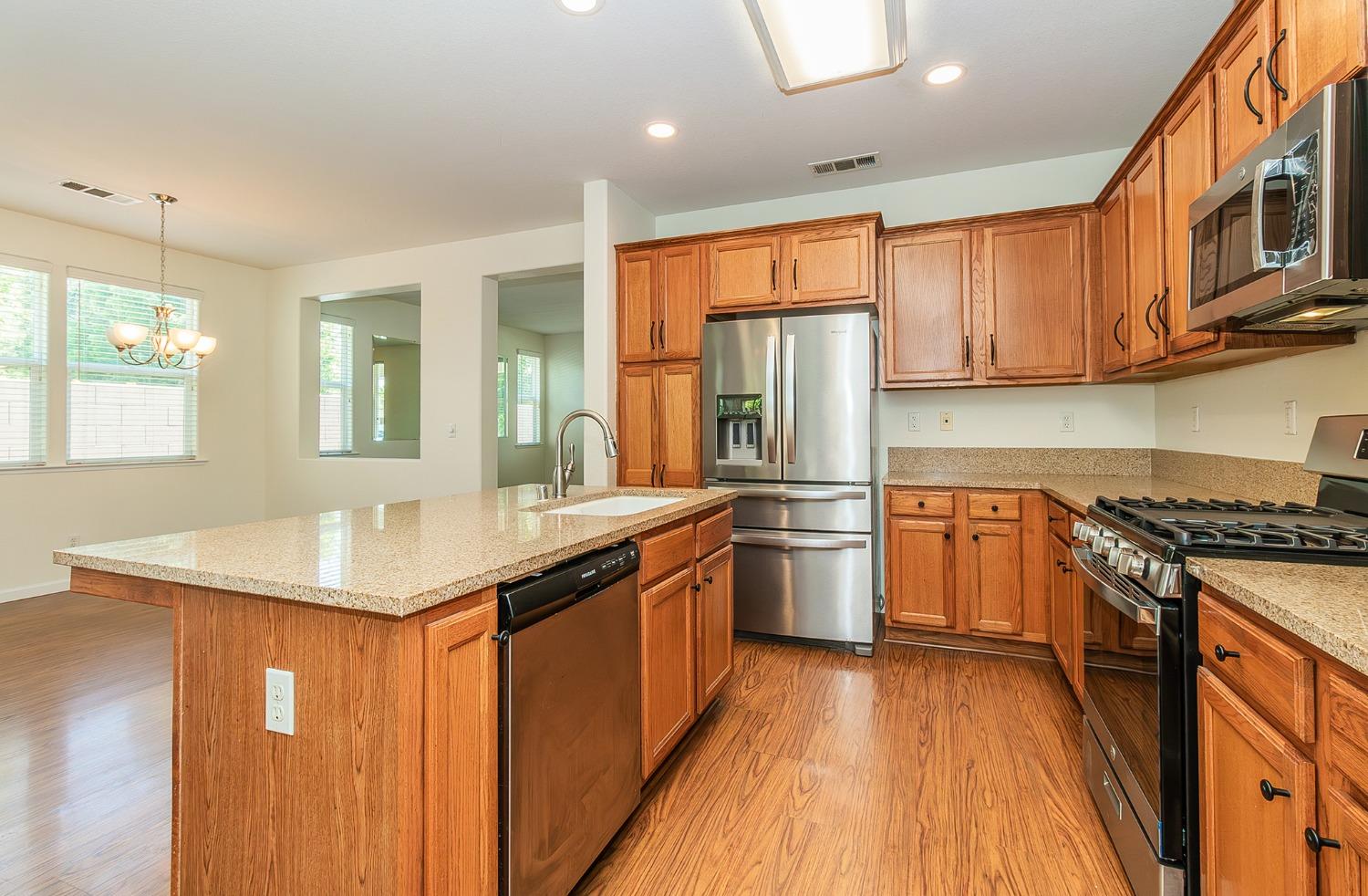 2207 Sheldon Court Reedley, CA 93654 - Photo 10 of 25 Gallery Image 10