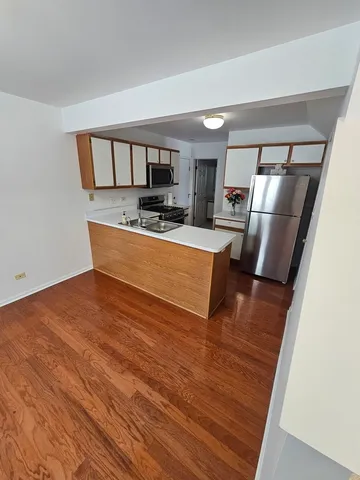 $2,300 | 1327 Sugar Court, Unit 1327, Naperville, IL 60563