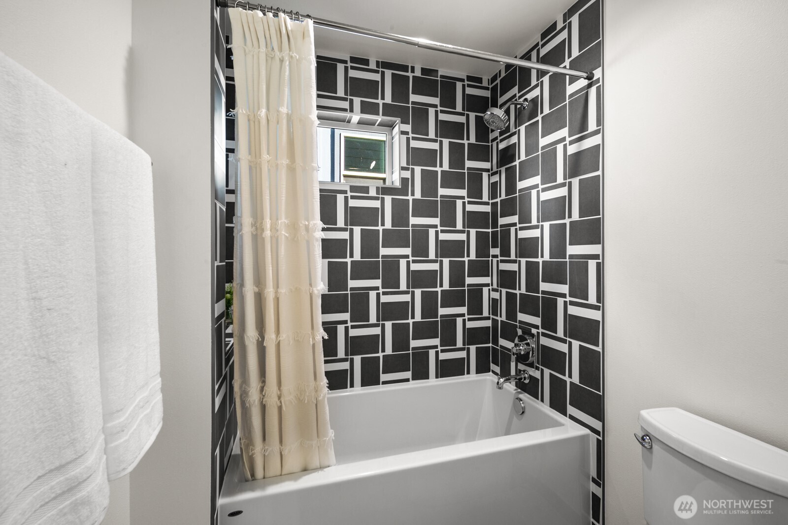 2851 Northwest 70th Street Seattle, WA 98117 - Photo 32 of 38