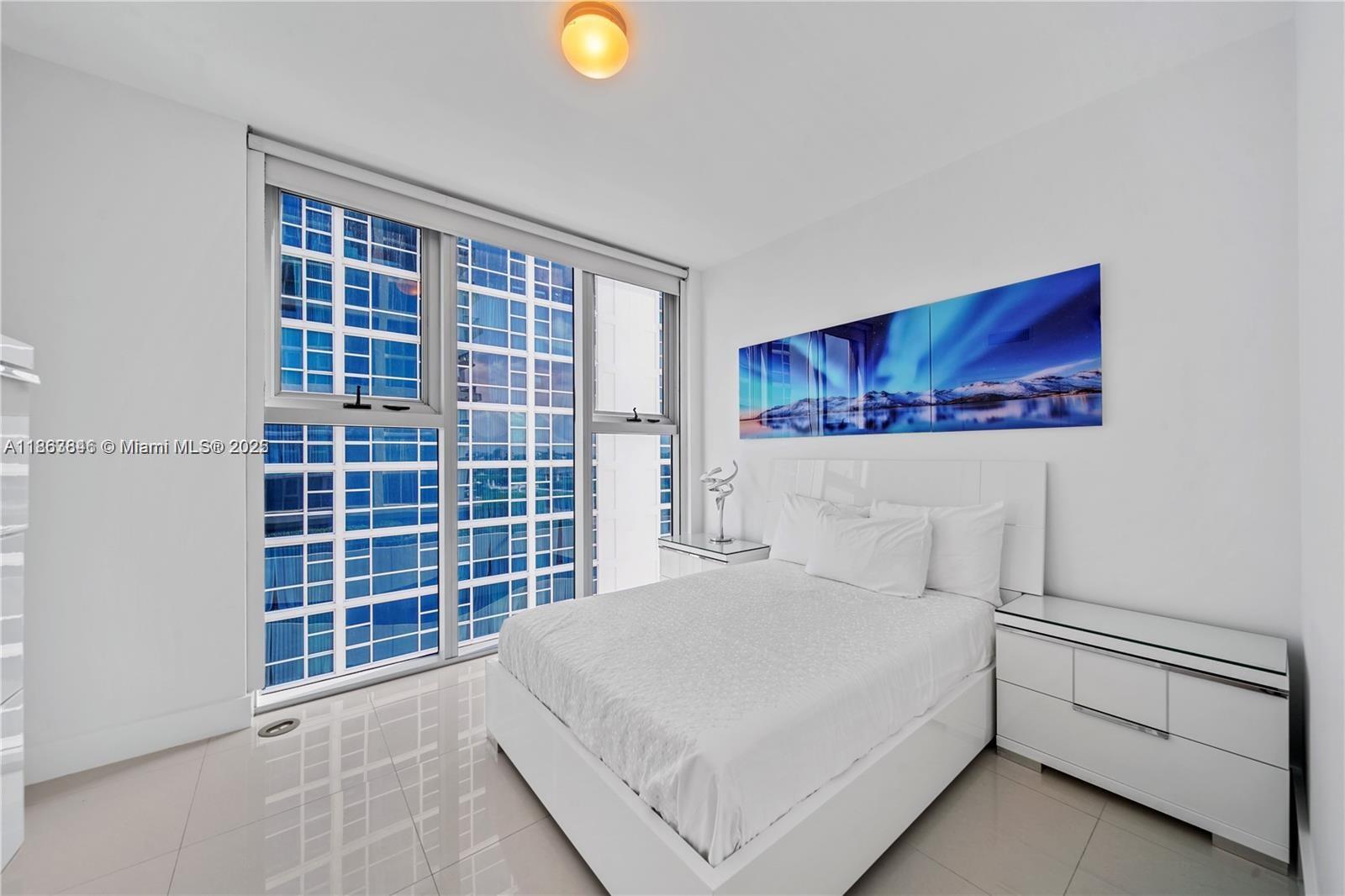 6899 Collins Avenue, Unit 808 Miami Beach, FL 33141 - Photo 27 of 31 a bedroom with a bed and a window