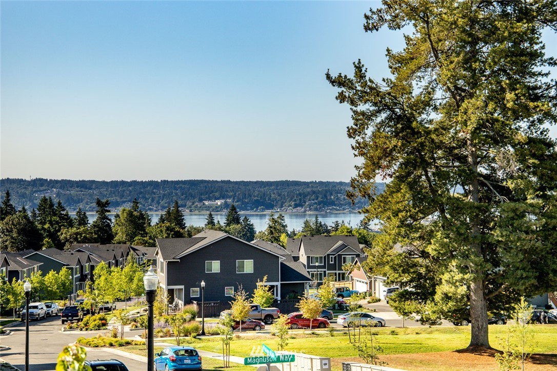 1040 Magnuson Way Bremerton, WA 98310 - Photo 2 of 28 Gallery Image 2