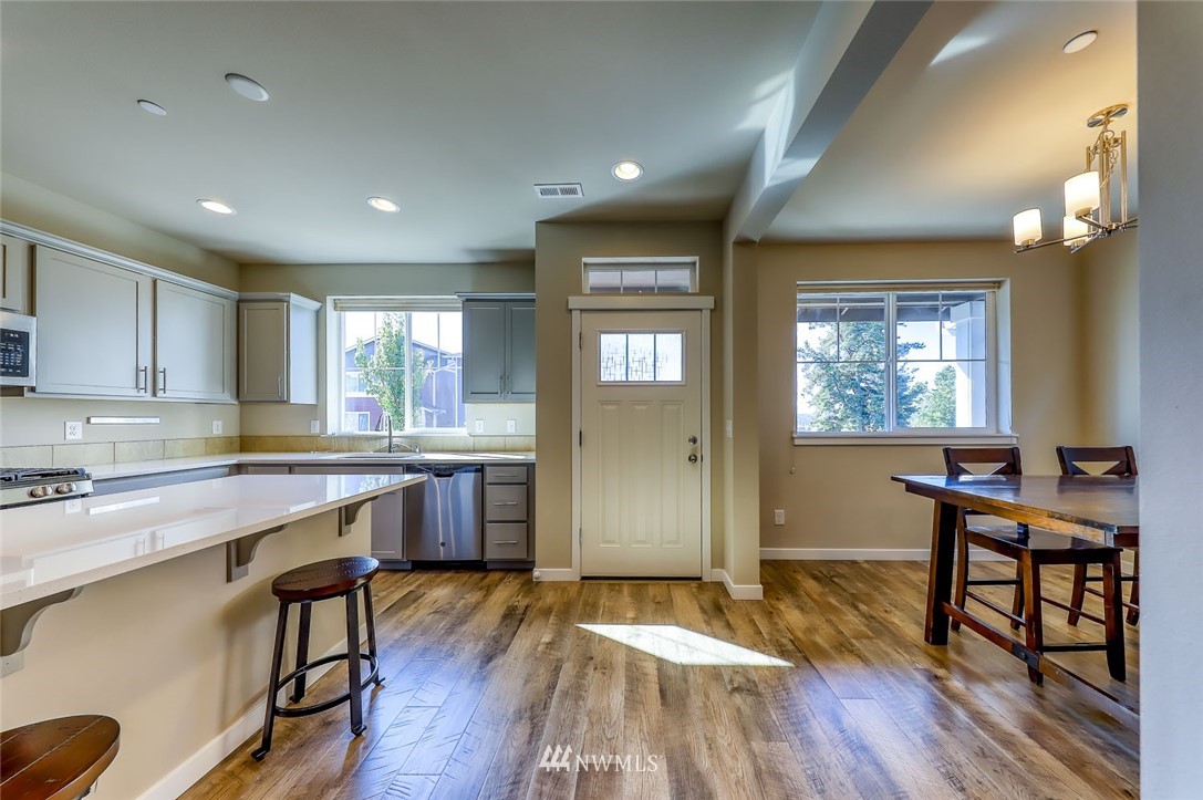 1040 Magnuson Way Bremerton, WA 98310 - Photo 4 of 28 Gallery Image 4