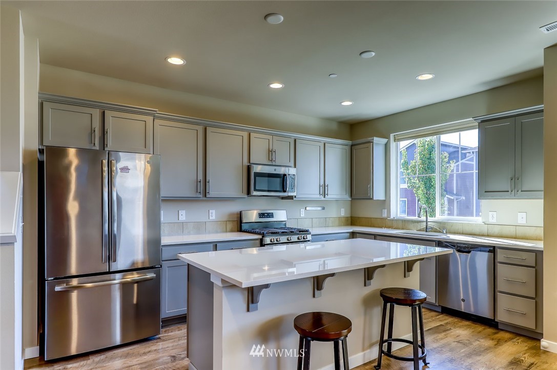 1040 Magnuson Way Bremerton, WA 98310 - Photo 5 of 28 Gallery Image 5