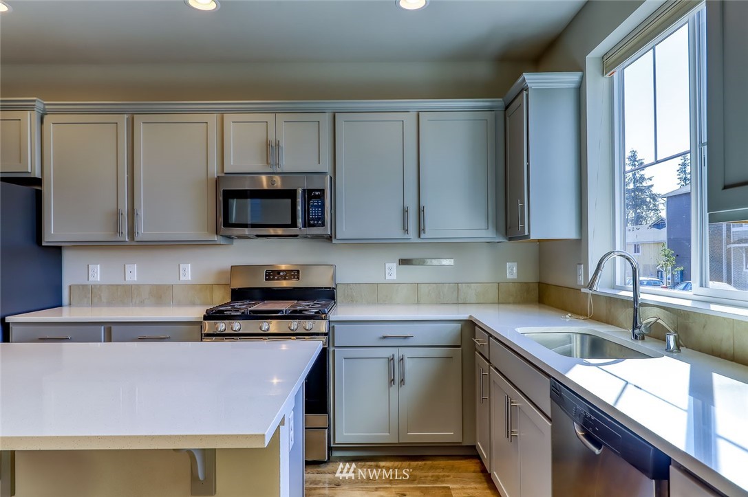 1040 Magnuson Way Bremerton, WA 98310 - Photo 6 of 28 Gallery Image 6
