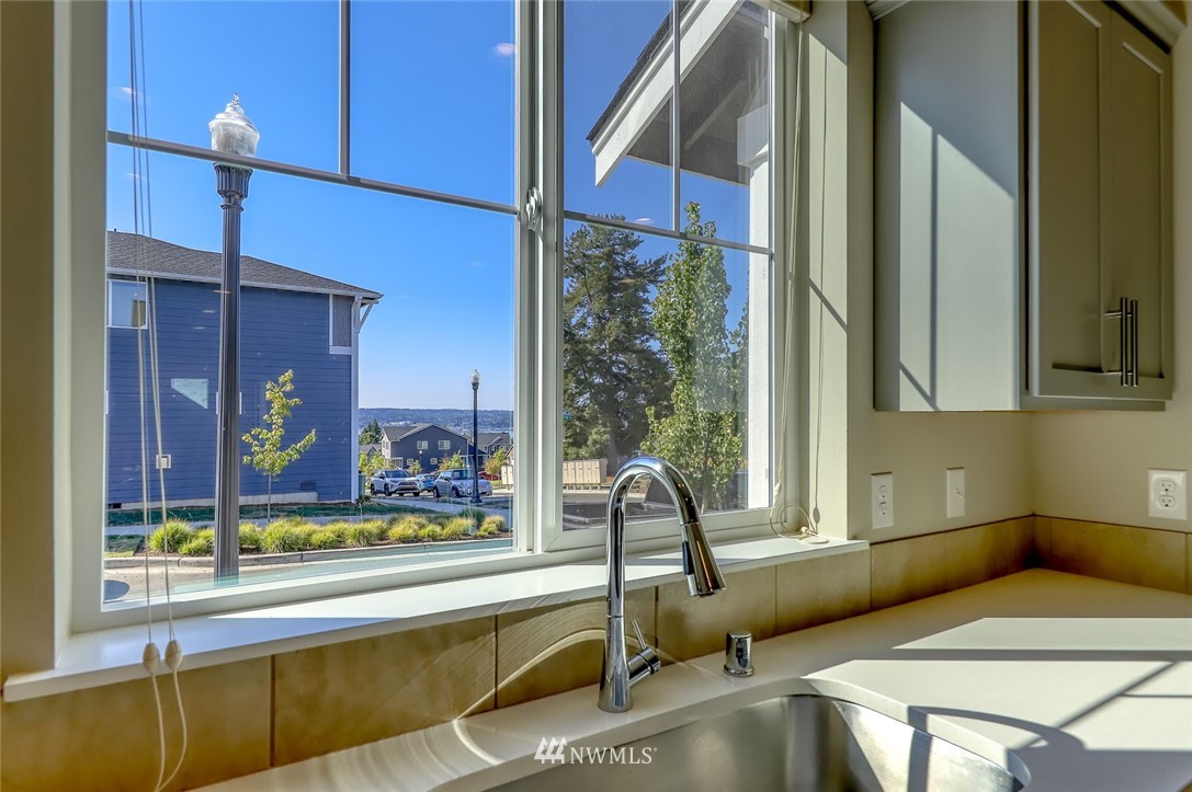 1040 Magnuson Way Bremerton, WA 98310 - Photo 7 of 28 Gallery Image 7