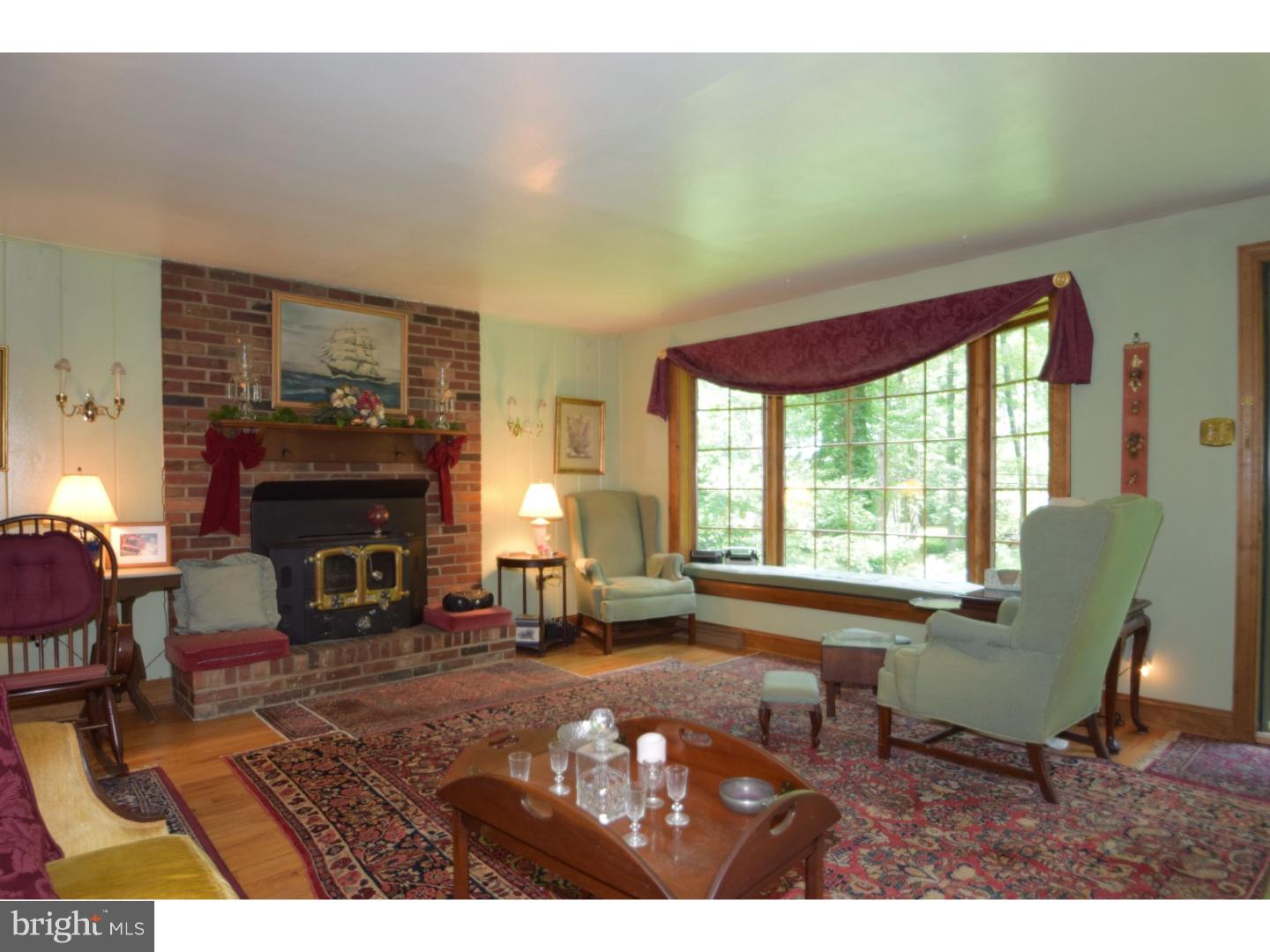513 Brookwood Road Wayne, PA 19087 - Photo 5 of 24 Living Room
