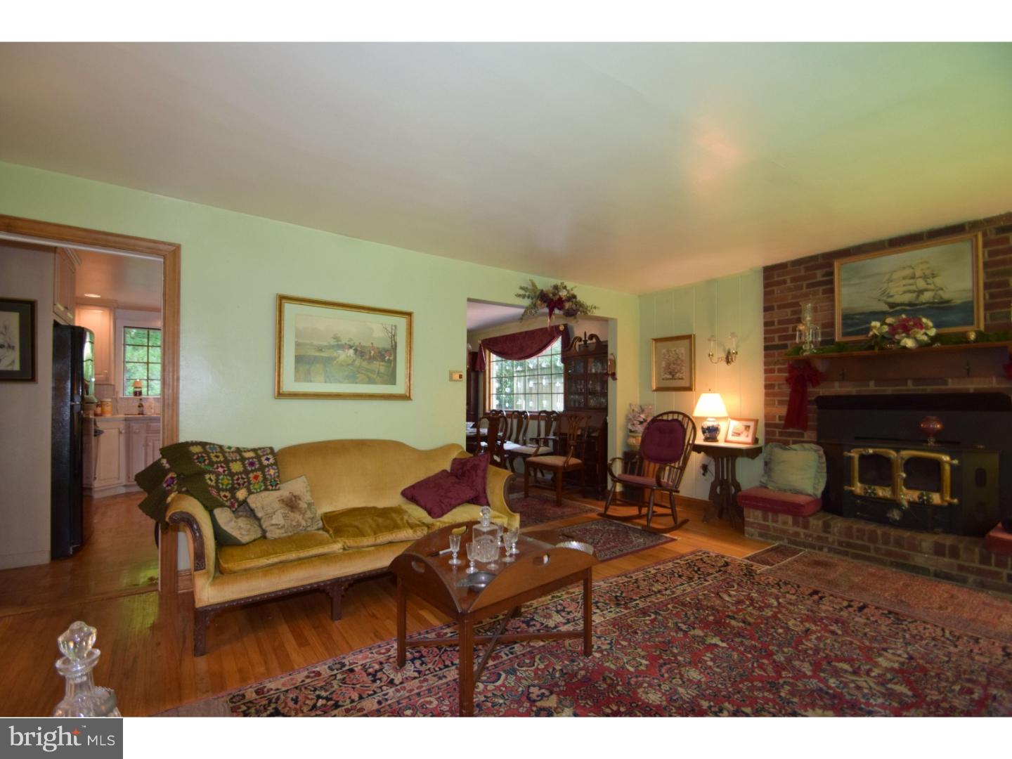 513 Brookwood Road Wayne, PA 19087 - Photo 6 of 24 Living Room