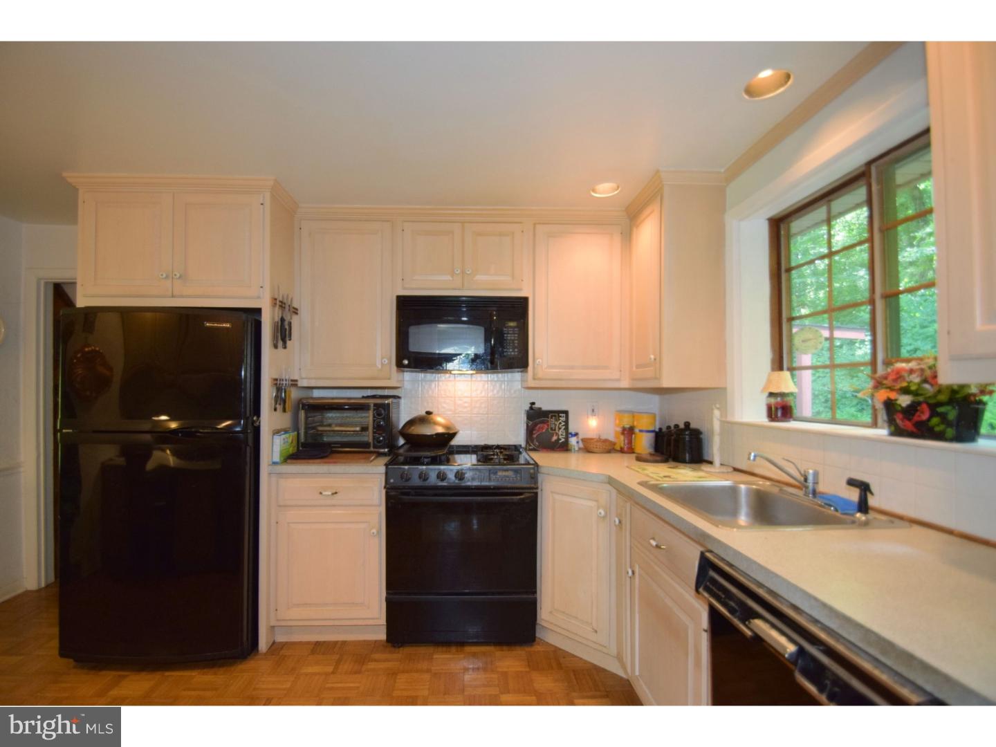 513 Brookwood Road Wayne, PA 19087 - Photo 8 of 24 Kitchen