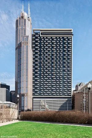 $3,295 | 235 West Van Buren Street, Unit 4307, Chicago, IL 60607