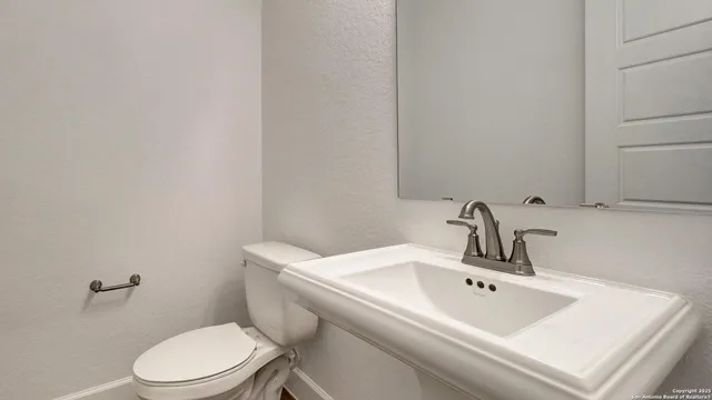 $639,900 | 187 Lacey Oak, Castroville, TX 78009