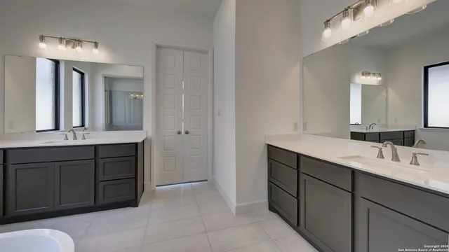 $639,900 | 187 Lacey Oak, Castroville, TX 78009