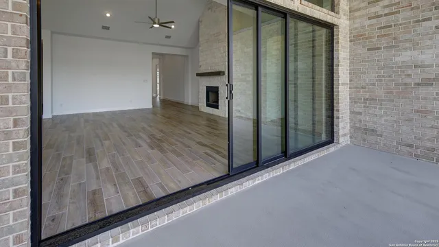 $639,900 | 187 Lacey Oak, Castroville, TX 78009