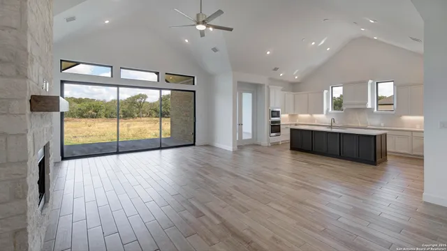 $639,900 | 187 Lacey Oak, Castroville, TX 78009