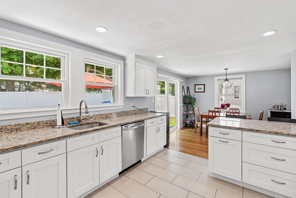 9 Chapman Road Wakefield, MA 01880 - Photo 3 of 34