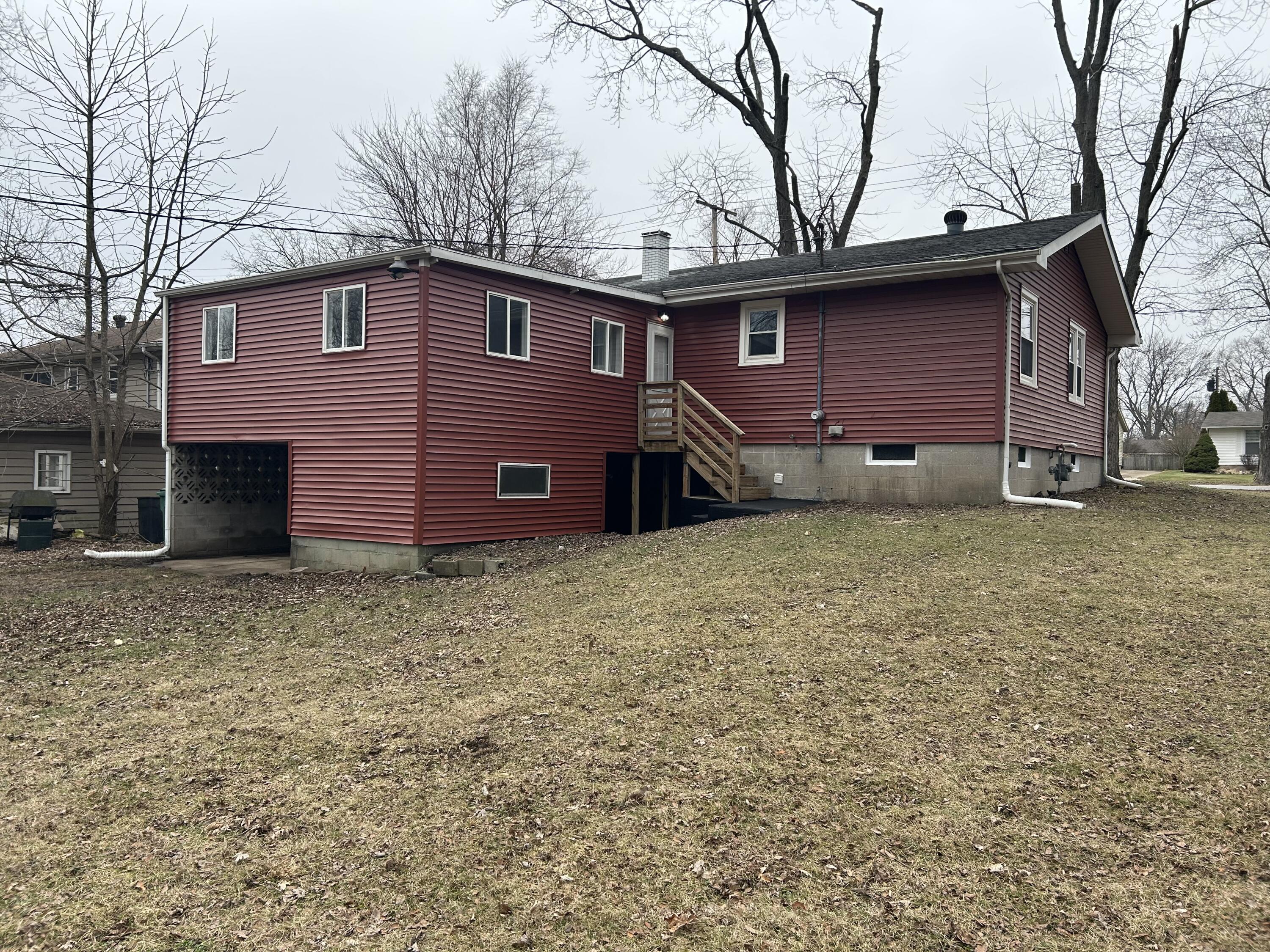 6701 Madison Street Merrillville, IN 46410 - Photo 20 of 25 a backyard of a house with lots of green space