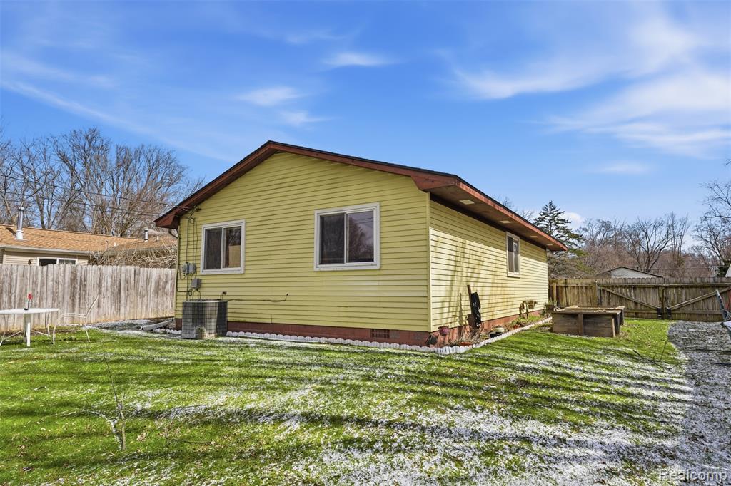 433 Haze Pinckney, MI 48169 - Photo 17 of 20 Gallery Image 17