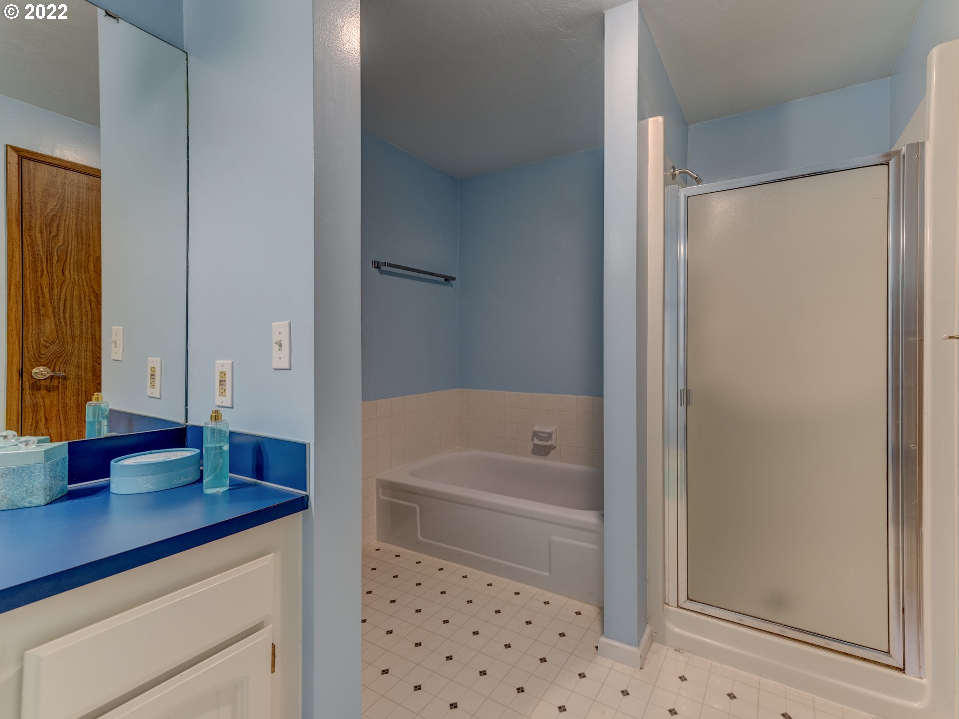 2301 Ridgeway Drive Eugene, OR 97401 - Photo 15 of 18 Bathroom, Attached
