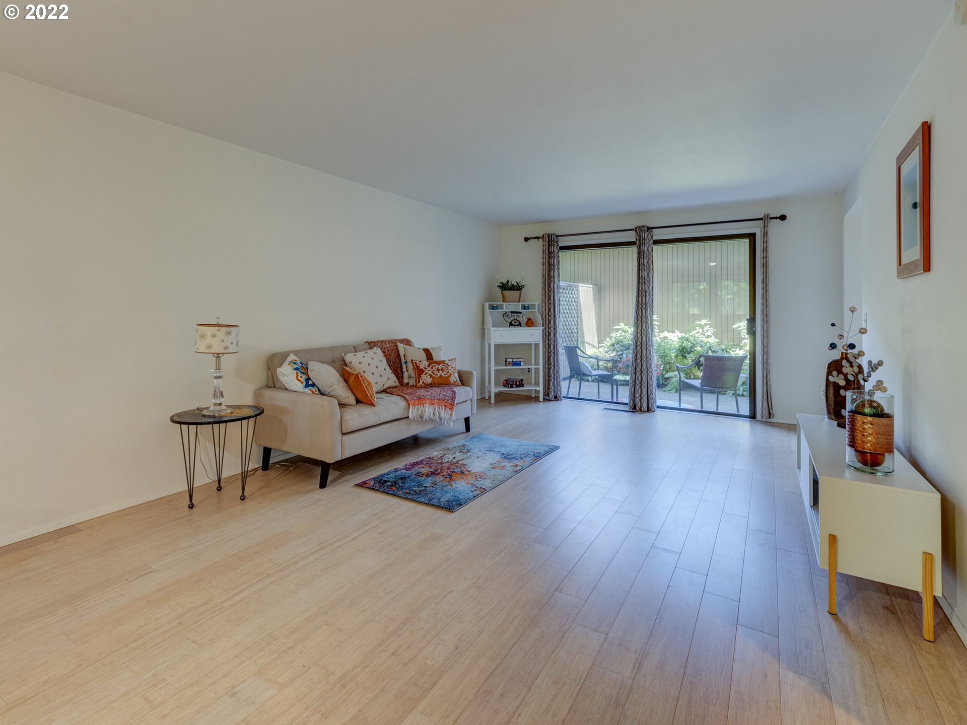 2301 Ridgeway Drive Eugene, OR 97401 - Photo 10 of 18 Living Room