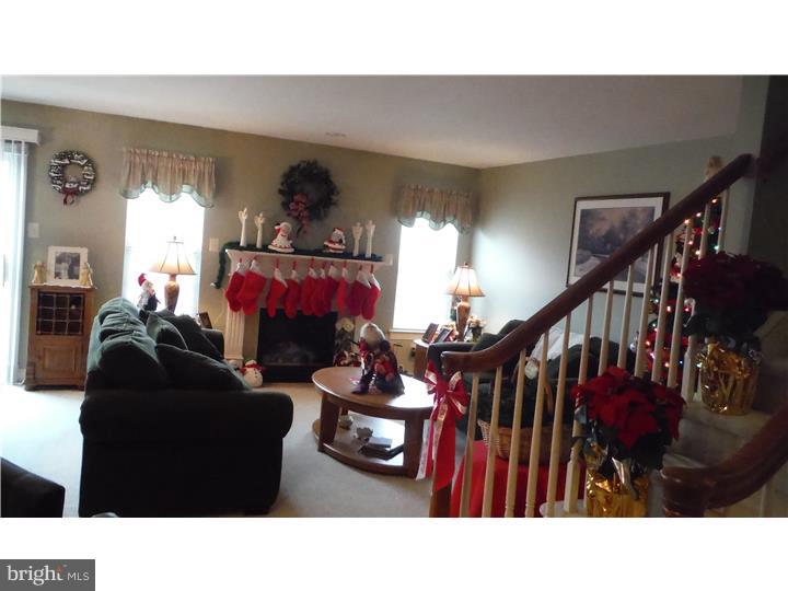304 Manor Road Harleysville, PA 19438 - Photo 4 of 19 Living Room