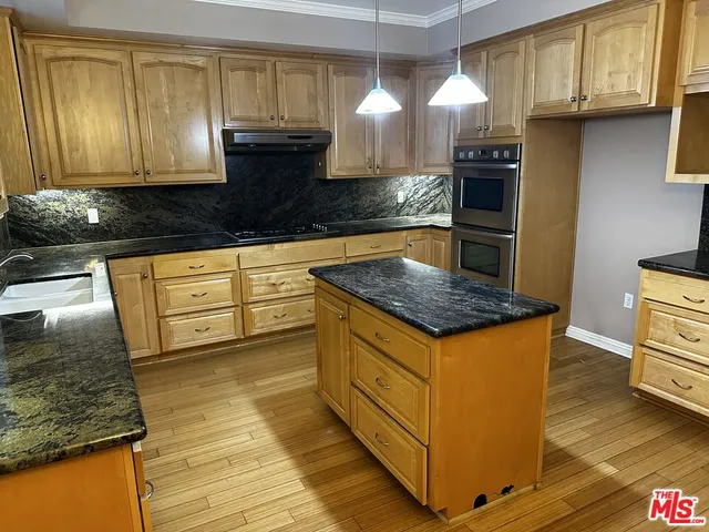 $4,800 | 5560 Buffalo Avenue, Sherman Oaks, CA 91401