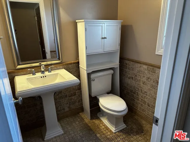 $4,800 | 5560 Buffalo Avenue, Sherman Oaks, CA 91401