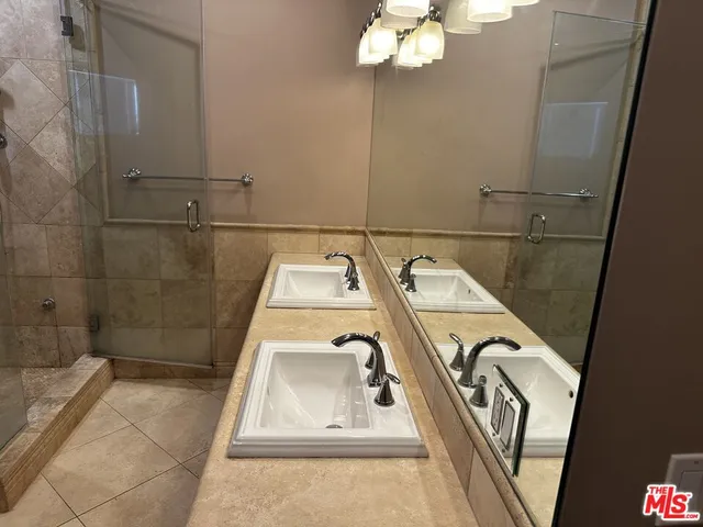 $4,800 | 5560 Buffalo Avenue, Sherman Oaks, CA 91401