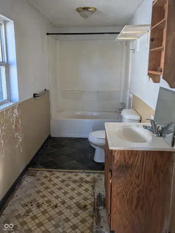 $27,000 | 419 North 7th Street, Elwood, IN 46036