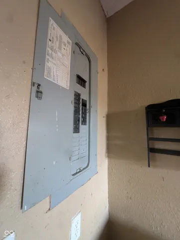 $27,000 | 419 North 7th Street, Elwood, IN 46036