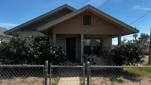 $1,000 | 703 East 13th Street, Douglas, AZ 85607