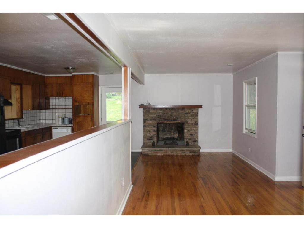 227 Dogwood Acres Road Hampton, TN 37658 - Photo 5 of 23 Living room