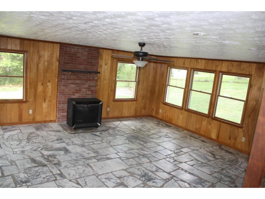 227 Dogwood Acres Road Hampton, TN 37658 - Photo 7 of 23 Large Family room