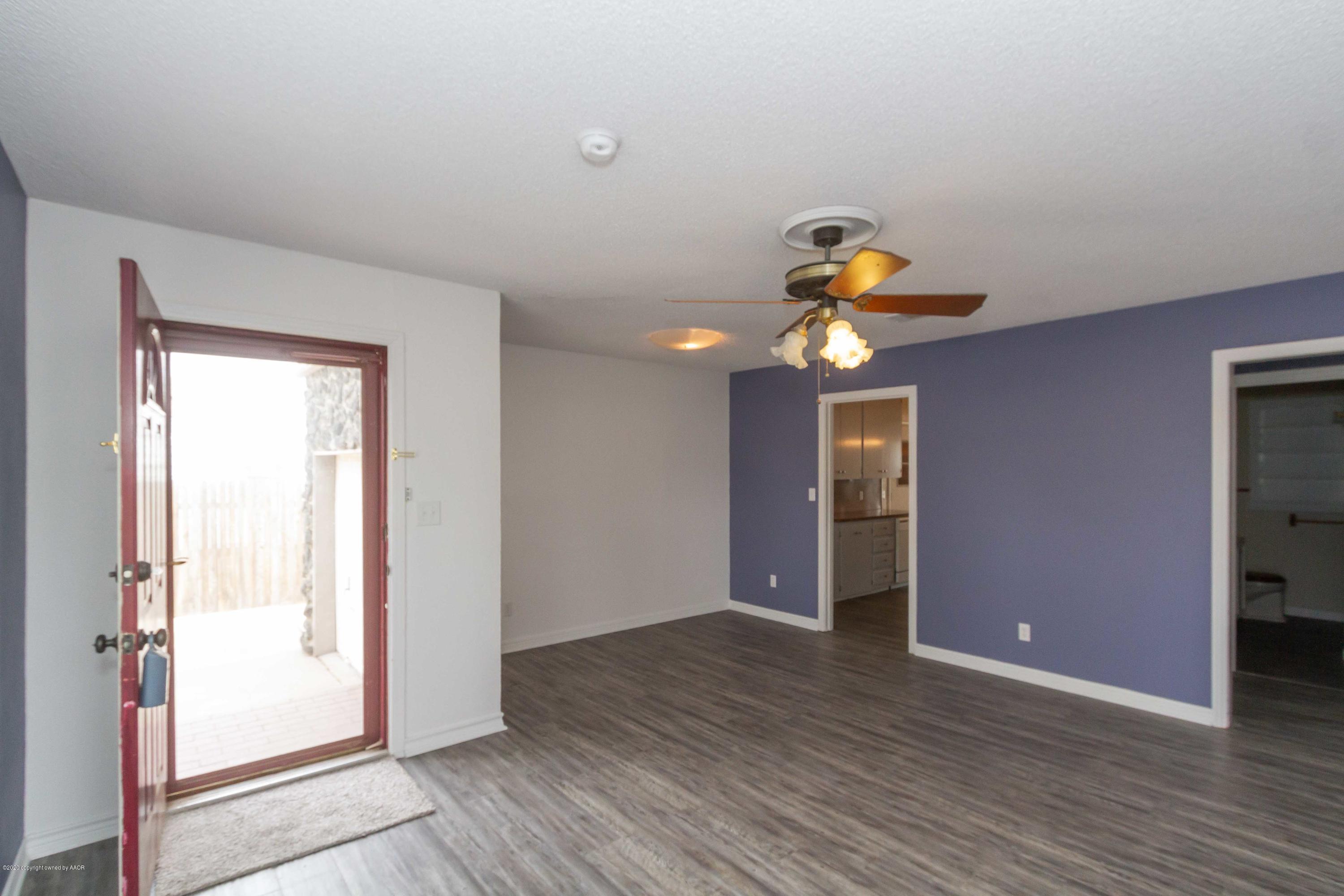 4111 South Lipscomb Street Amarillo, TX 79110 - Photo 3 of 26 LIVING ROOM VIEW 3