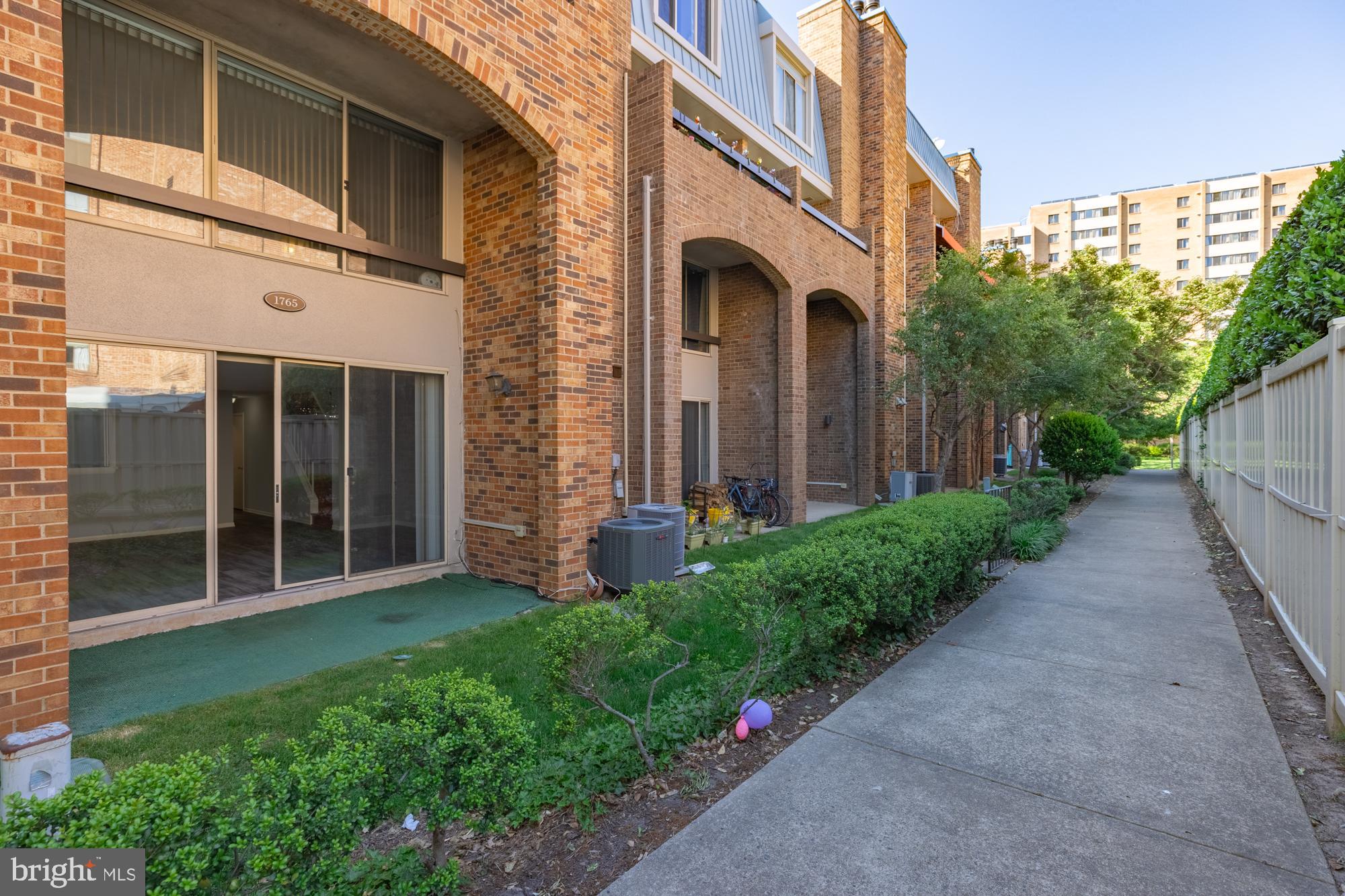 1765 South Hayes Street, Unit A Arlington, VA 22202 - Photo 21 of 21 a view of a back yard of the house