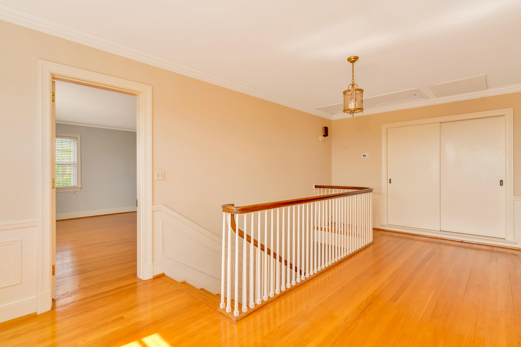 598 South Crest Road Chattanooga, TN 37404 - Photo 22 of 49 Upstairs