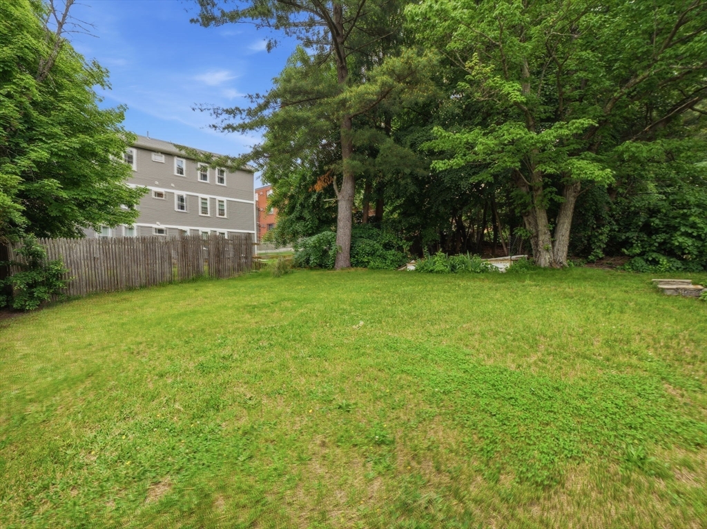 41 Bridgeport Street Worcester, MA 01604 - Photo 24 of 34