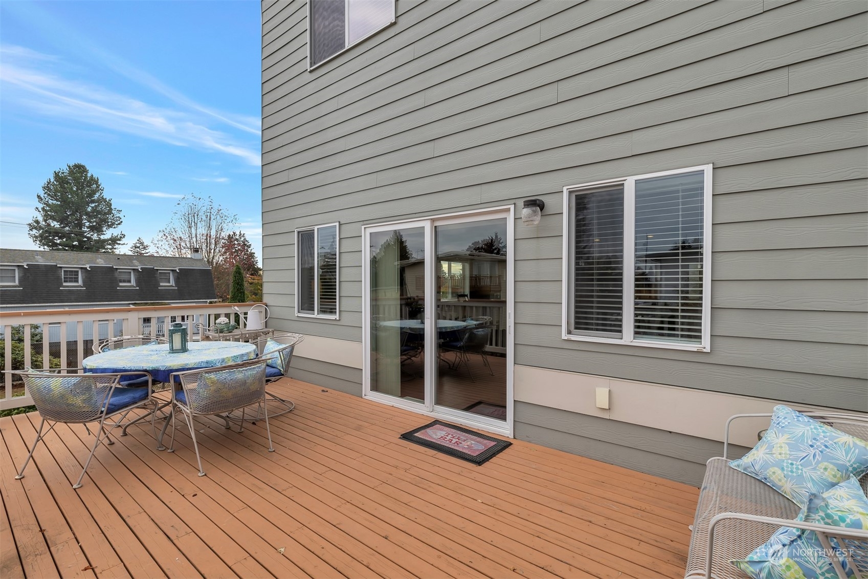 13508 6th Avenue Southwest Burien, WA 98146 - Photo 34 of 39 a house view with a seating space