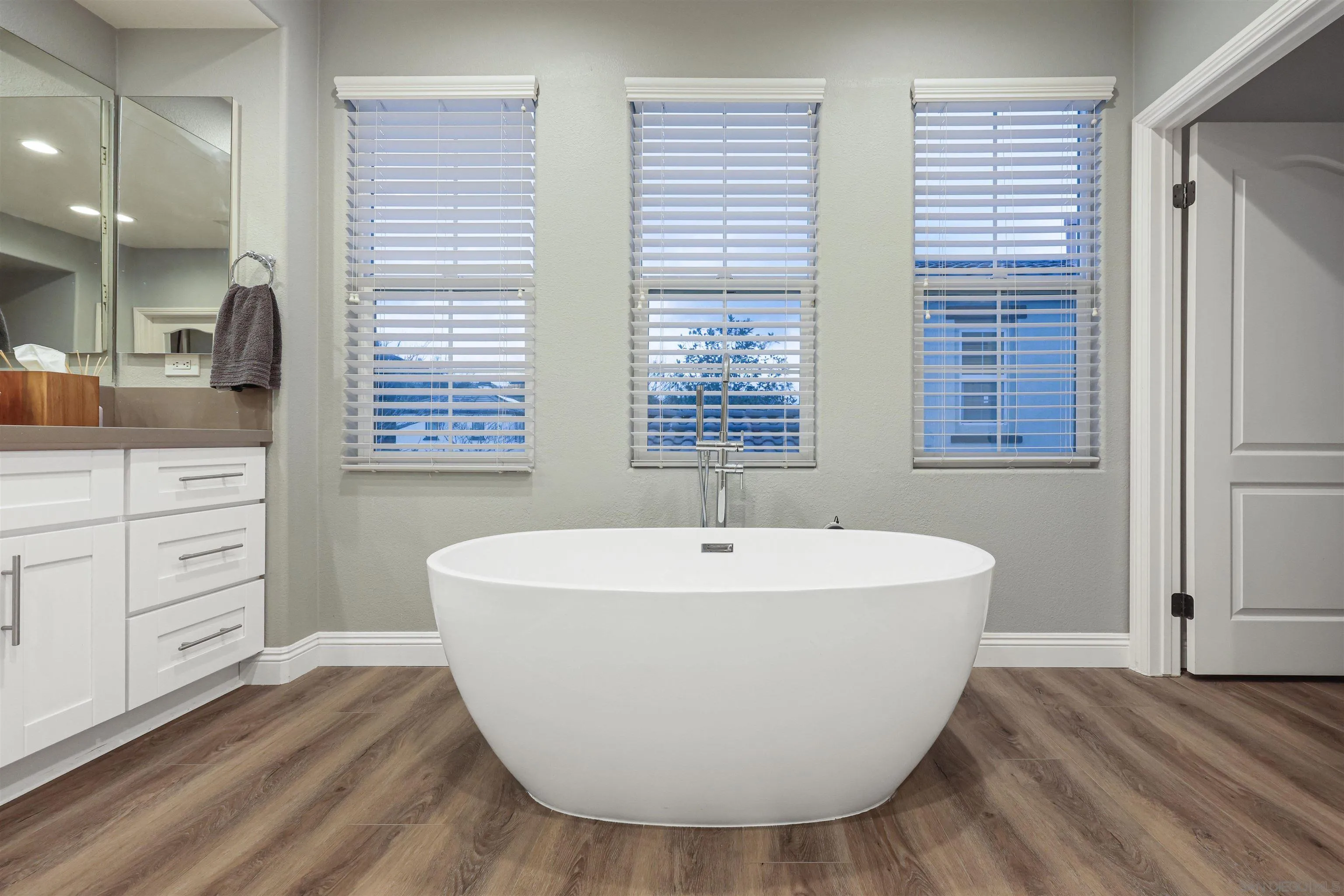 1431 Eclipse Drive San Marcos, CA 92078 - Photo 27 of 39 a large room with wooden floor