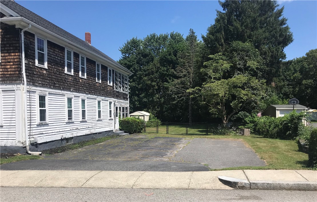 27 Barney Street Warren, RI 02885 - Photo 3 of 26