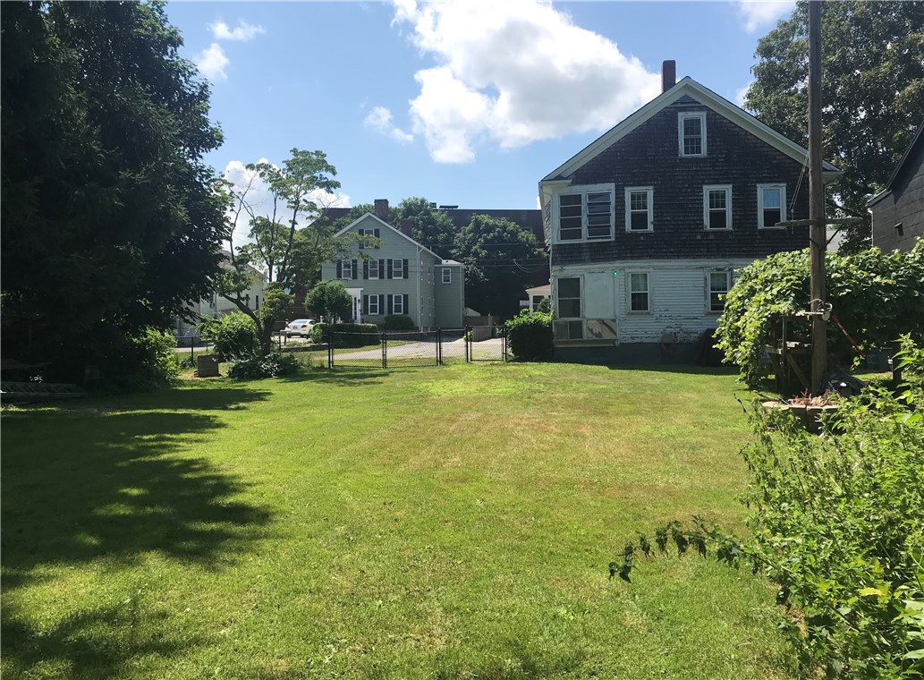 27 Barney Street Warren, RI 02885 - Photo 4 of 26