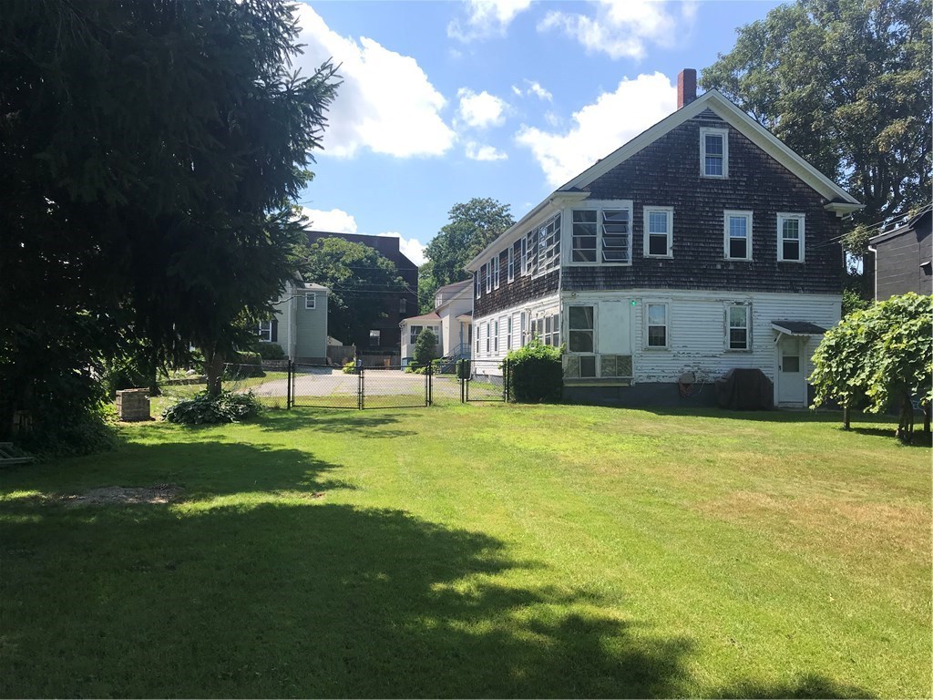 27 Barney Street Warren, RI 02885 - Photo 5 of 26