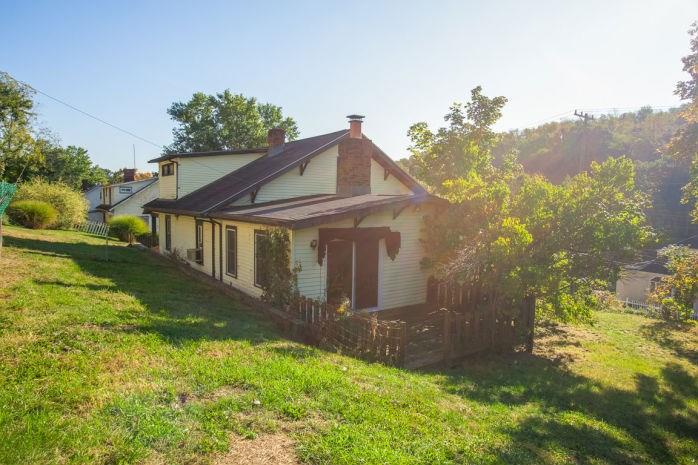 3143 Santiago Road Imperial, PA 15126 - Photo 3 of 24