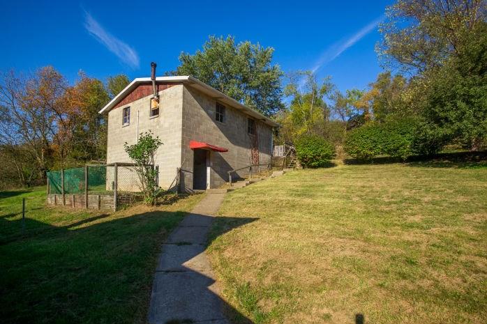 3143 Santiago Road Imperial, PA 15126 - Photo 5 of 24