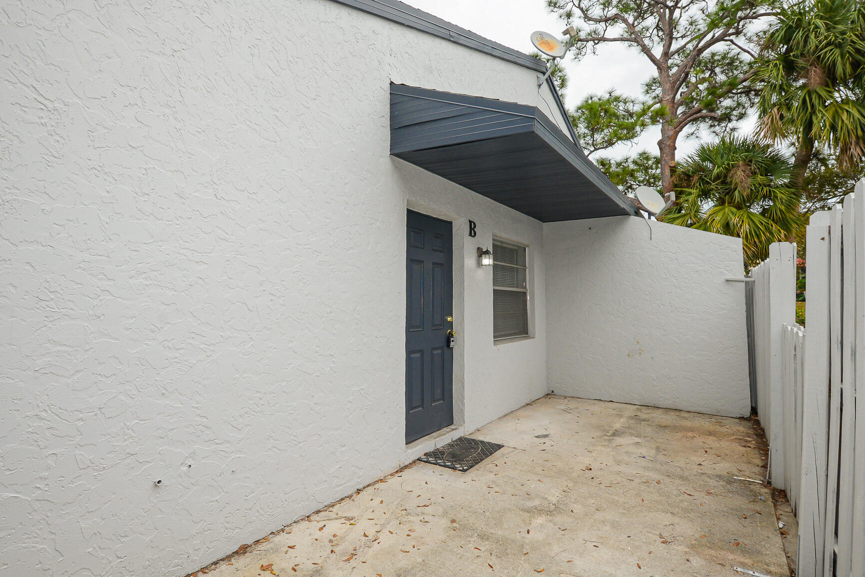 2007 Oleander Boulevard, Unit B Fort Pierce, FL 34950 - Photo 4 of 21 a view of small space