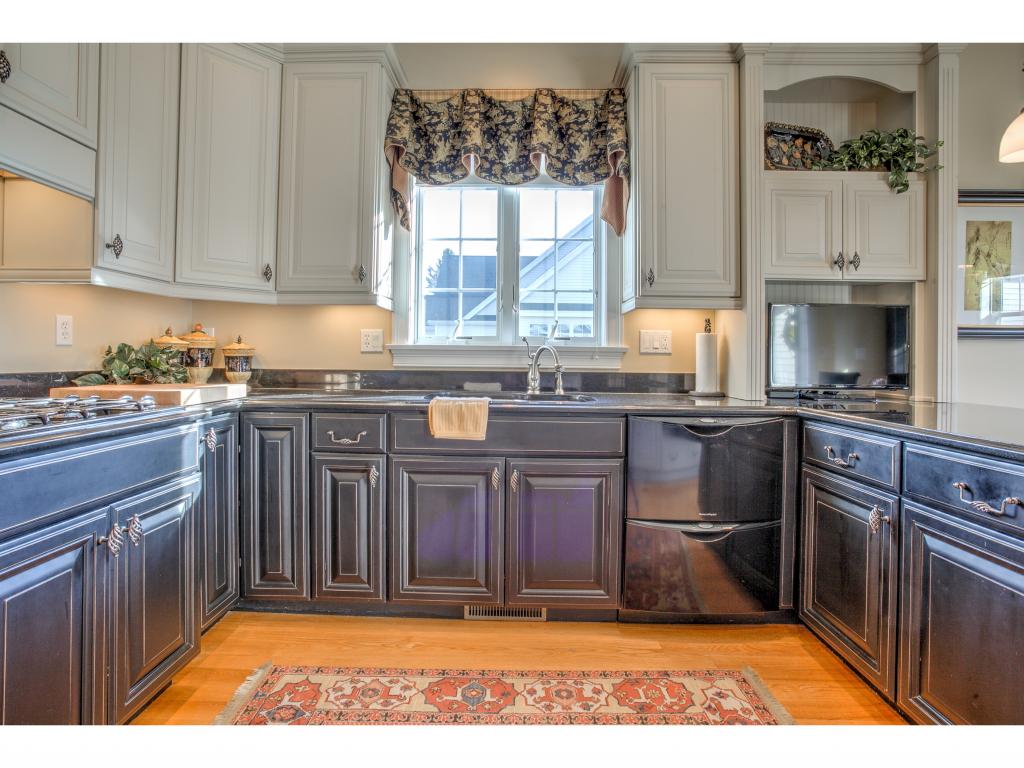 6 Baron's Way, Unit 6 Stratham, NH 03885 - Photo 4 of 32 Gallery Image 4