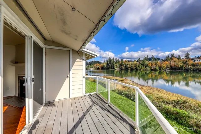 $2,060 | 19764 3rd Avenue Northeast, Unit D50, Poulsbo, WA 98370