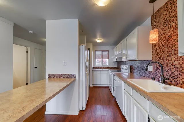 $2,060 | 19764 3rd Avenue Northeast, Unit D50, Poulsbo, WA 98370