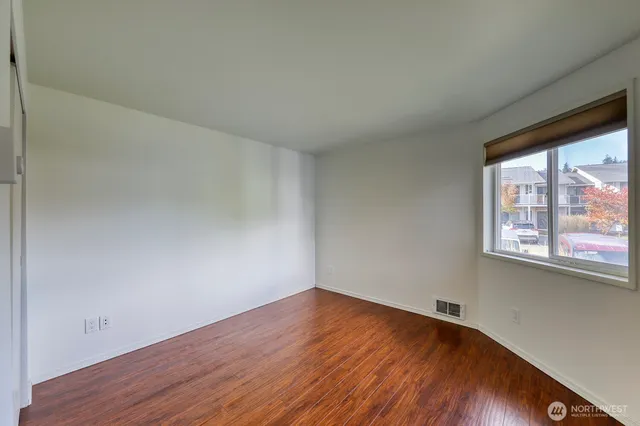 $2,060 | 19764 3rd Avenue Northeast, Unit D50, Poulsbo, WA 98370