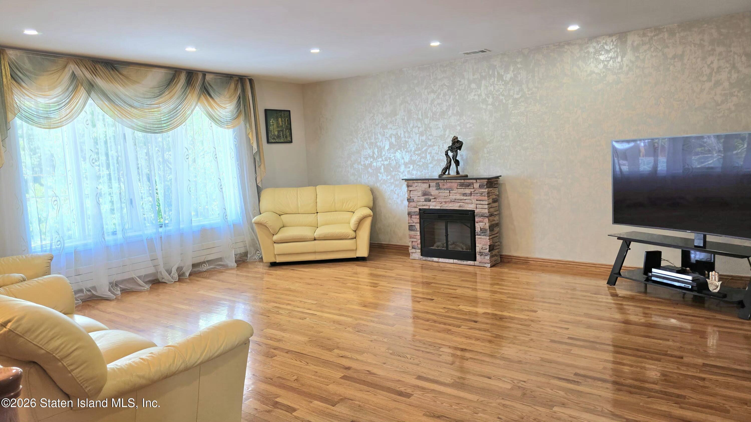 80 Normalee Road Staten Island, NY 10305 - Photo 21 of 79 20260608_113726